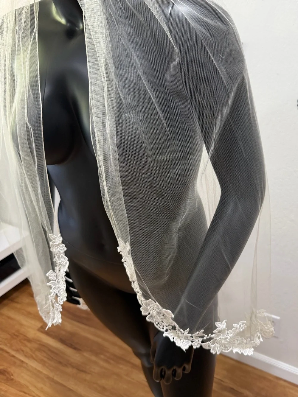 Ivory Bridal Wedding Veil Floral Lace Embroidery Metal Comb